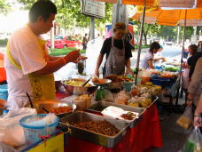 タイのおふくろの味は屋台